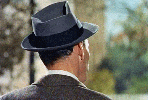 Gif do cantor Frank Sinatra de costas, olhando para trás.