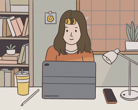 Ilustração animada  de uma moça sentada à uma mesa, com um computador e um copo de café em sua frente. Atrás, se vê uma janela onde passam dia e noite repetidamente.